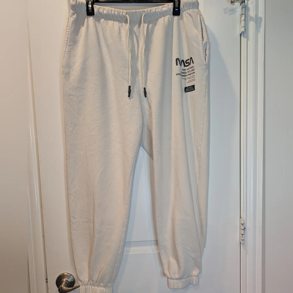 H&M NASA Graphic Joggers Cream Fleece Sweatpants Size L Space Logo